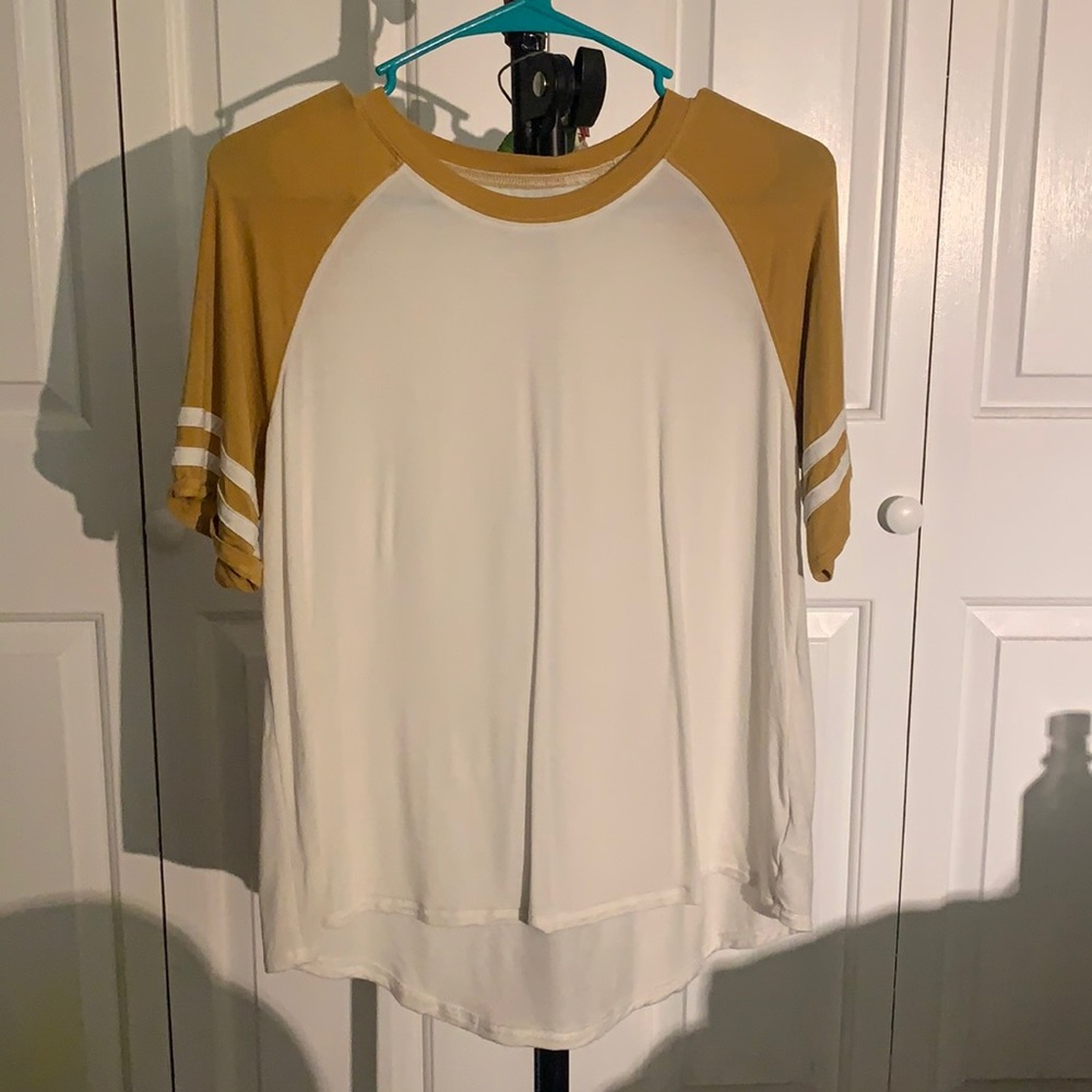 American Eagle top